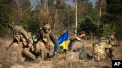 Binh sĩ thuộc Lữ đoàn 1 Vệ binh Quốc gia Ukraine tập trận tại miền Bắc Ukraine ngày 3/11/2023.