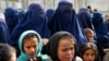 افغان لڑکیوں کی تعلیم پر پابندی؛ 'پہلے اسکول جاتی تھی اب بس گھر کے کام کرتی ہوں'