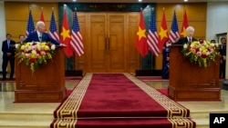 Hai lãnh đạo Việt - Mỹ tại cuộc gặp gỡ tại văn phòng trung ương Đảng Cộng Sản Việt Nam, Hà Nội, 10 tháng Chín.