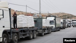 Xe tải chở thực phẩm thương mại xuất hiện tại một trạm kiểm soát gần Hebron ở Bờ Tây, do Israel chiếm đóng, vào ngày 28/5/2024.