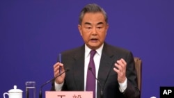 Ngoại trưởng Trung Quốc Vương Nghị phát biểu tại một cuộc họp báo bên lề Đại hội Đại biểu Nhân dân Toàn quốc ở Bắc Kinh hôm 7/3.