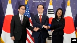 (Từ trái qua) Các đặc phái viên hạt nhân của Nhật Bản, Hàn Quốc và Hoa Kỳ tại cuộc họp ở Seoul hôm 18/1.