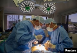 کیلی فورنیا کے ایک اسپتال میں سرجری کا ایک منظر ، فائل فوٹو