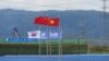 Quốc kỳ Trung Quốc tung bay tại Nhà máy Nhiệt điện Vĩnh Tân 1, và sẽ còn bay phấp phới ở khu vực xung yếu này trong hàng chục năm tới. Ảnh: Lê Anh Hùng