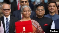  بھارتی وزیر خزانہ نرملا سیتارمن نے بدھ کو بھارتی پارلیمنٹ میں بجٹ پیش کیا تھا۔ 