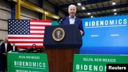Tổng thống Mỹ Joe Biden phát biểu về kinh tế tại Arcosa, một cơ sở sản xuất tháp phát điện bằng sức gió ở Belen, New Mexico, ngày 9/8/2023