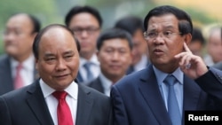 Thủ tướng Việt Nam Nguyễn Xuân Phúc và Thủ tướng Campuchia Hun Sen.