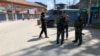 بھارتی کشمیر میں مشتبہ عسکریت پسندوں کے حملے میں دو پولیس اہلکار اور دو شہری ہلاک