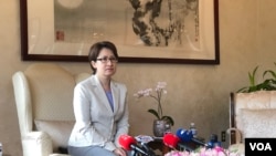 Bà Tiêu Mỹ Cầm, đại diện ngoại giao Đài Loan tại Mỹ, viết trên Twitter: “Đài Loan và Mỹ luôn luôn cộng tác trong tình thân hữu” và “Dân chủ là tiếng nói chung và Tự Do là mục tiêu chung của hai nước .”