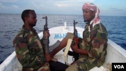 ماضی میں صومالی بحری قزاق بحری تجارتی جہازوں پر متعدد حملوں میں ملوث رہے ہیں۔