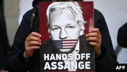 WikiLeaks internet sitesinin kurucusu Assange'ın avukatları, iki Yüksek Mahkeme yargıcından yeni bir temyiz duruşması talep etti. 