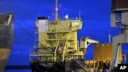 برطانوی مال بردار بحری جہاز کوٹکا بندرگاہ پرلنگرانداز