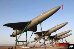 ایران کی فوج کی طرف سے جاری ہونے والی اس تصویر میں ایرانی ساختہ ڈرونز دکھائے گئے ہیں۔ روس نے بڑے پیمانے پر ایرانی ڈرونز یوکرین جنگ میں استعمال کیے ہیں۔ 24 اگست 2024