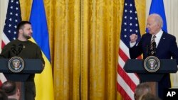 صدر بائیڈن اور یوکری کے صدر زیلنسکی واشنگٹن میں مشترکہ پریس کانفرنس سے خظاب کرر ہے ہیں۔ 21 دسمبر 2022