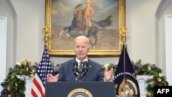 Tổng thống Hoa Kỳ Joe Biden kêu gọi Quốc hội thông qua yêu cầu bổ sung an ninh quốc gia của ông, bao gồm tài trợ để hỗ trợ Ukraine.