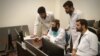 ڈاکٹر محمد زمان اپنی ٹیم کے ساتھ وائرس پر دواؤں کے اثرات کے کمپیوٹر ماڈل پر کام کر رہے ہیں۔