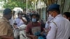 کرونا وائرس: بھارت کے اسپتالوں میں بیڈز اور آکسیجن کی قلت، دہلی میں ایک ہفتے کا لاک ڈاؤن 