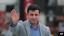 HDP Eski Eş Genel Başkanı Selahattin Demirtaş 7 yılı aşkın süredir hapiste.